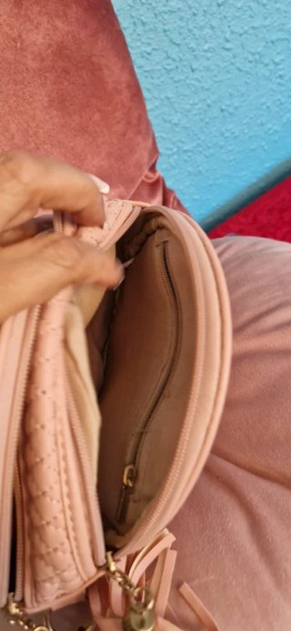 Bolso redondo acolchado con cadena