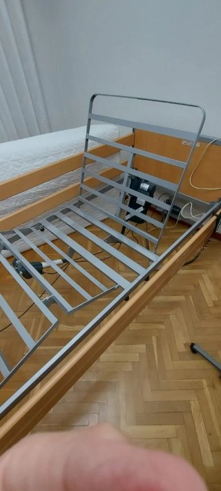 Salamanca. Cama articulada eléctrica con elevador.