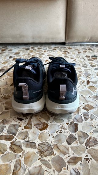Zapatillas Under Armour Negras y Grises