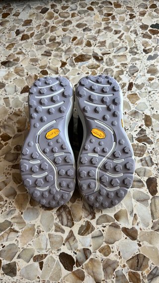 Zapatillas Under Armour Negras y Grises