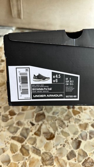 Zapatillas Under Armour Negras y Grises