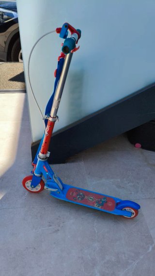 Patín infantil azul y rojo