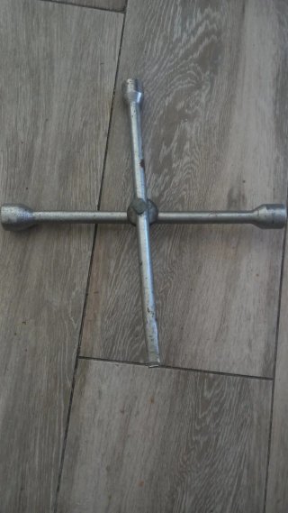 Llave de cruz para rueda de coche