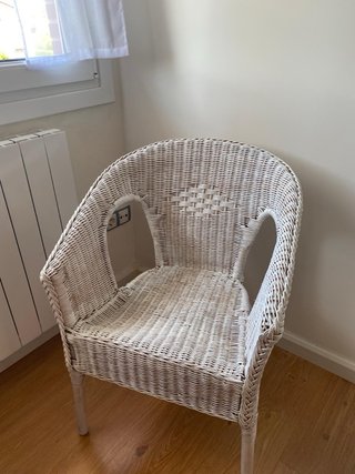 Silla de mimbre blanca