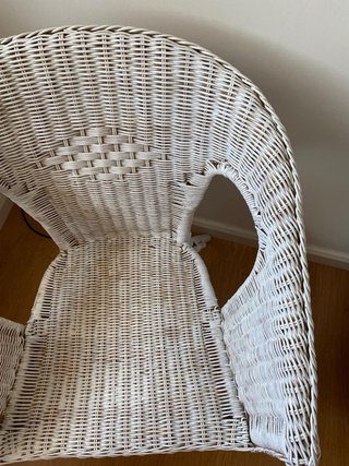 Silla de mimbre blanca