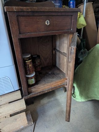 Mesita antigua de madera para restaurar