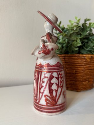 Figura cerámica artesanal mujer sombrero