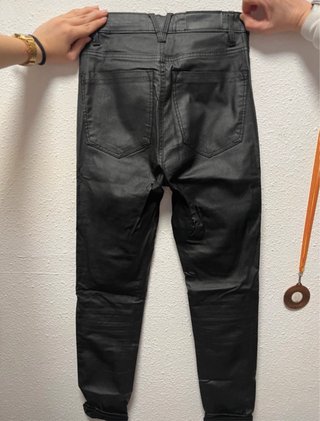 Pantalones cuero negro