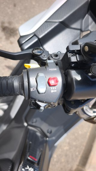 Kymco AK550 ABS Maxi Scooter Gris/Plata