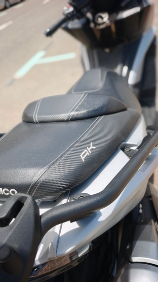 Kymco AK550 ABS Maxi Scooter Gris/Plata