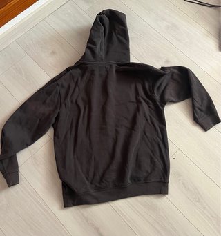 Sudadera Gap Negra con Logo Dorado