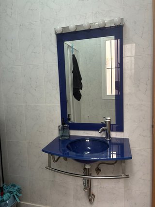 Lavabo de baño azul con luces VINTAGE