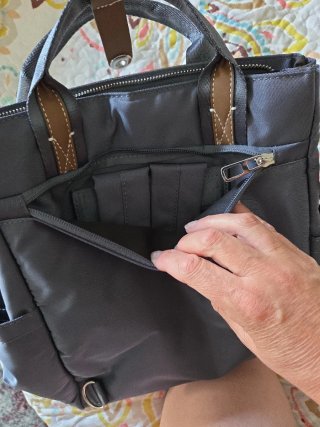 Mochila Bolso Gris con Llaveros