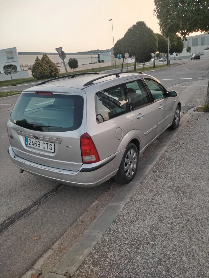 Ford Focus 2004 - foto 1
