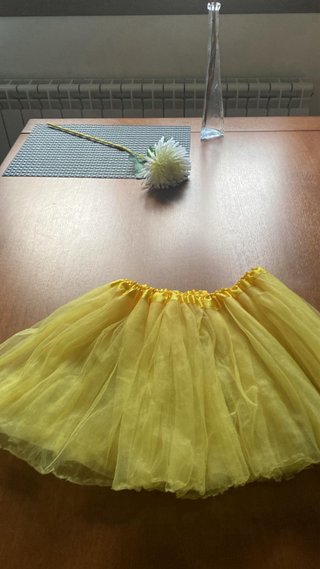 Falda de tul amarilla para disfraces