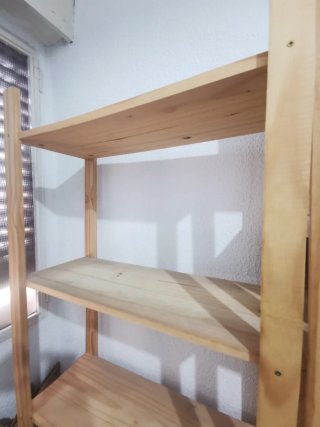 Estantería maciza