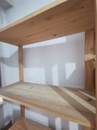 Estantería maciza