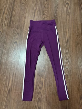 Leggings morados cómodos con rayas