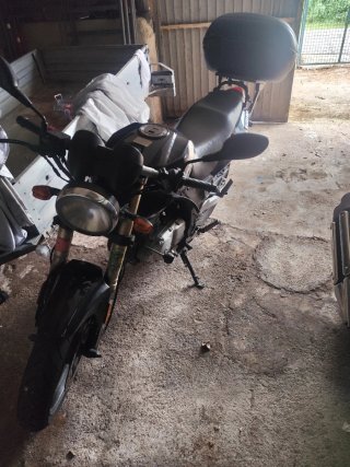Moto Naked Negra