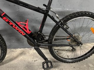 Bicicleta B'Twin 24" en buen estado.