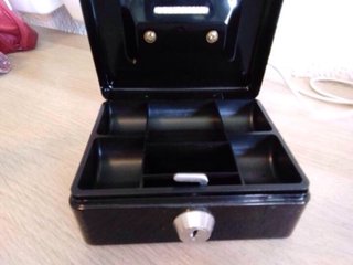 Caja Fuerte Negra con Llave