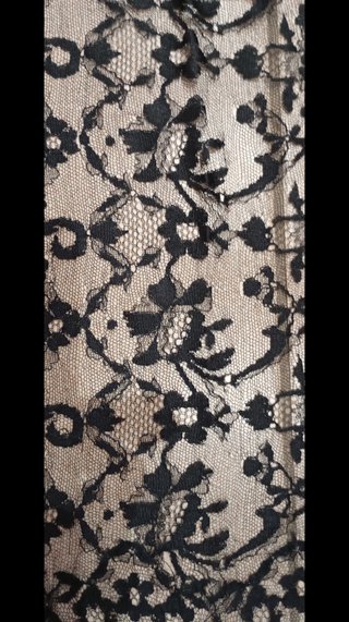 Mantilla antigua de encaje negro