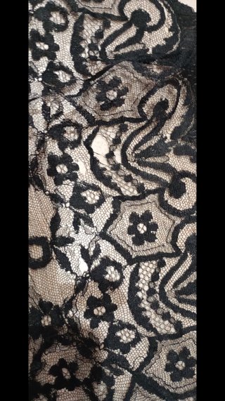Mantilla antigua de encaje negro