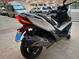 Kymco Xciting 400 VS Blanca