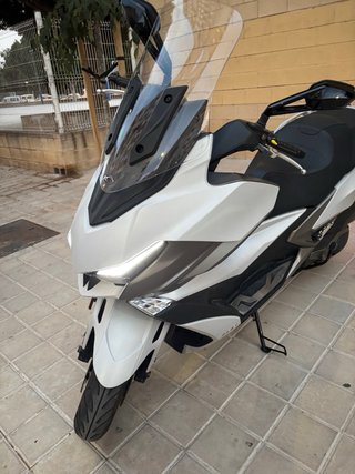 Kymco Xciting 400 VS Blanca