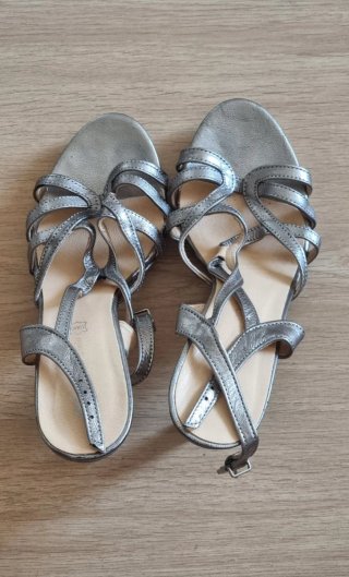 Sandalias de tacón plateadas para boda