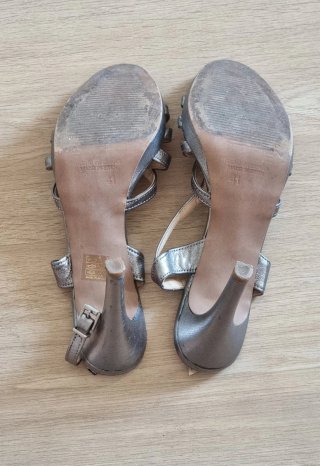 Sandalias de tacón plateadas para boda