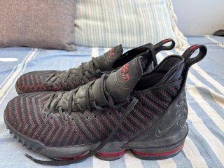 Nike Lebron 16 Low Talla 47 Negro/Rojo