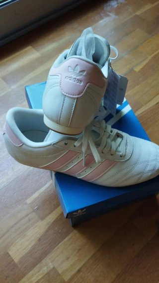 Zapatillas Adidas Blancas y Rosas Nuevas