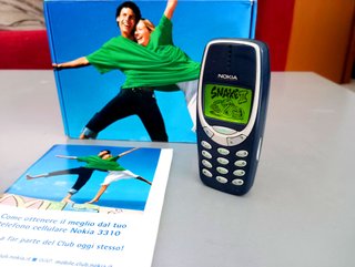 Nokia 3310 + Batteria + Caricabatteria + Scatola