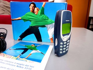 Nokia 3310 + Batteria + Caricabatteria + Scatola