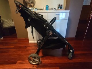 Silla City Mini 4 Ruedas Negra