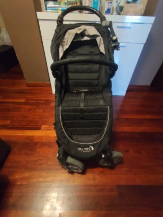 Silla City Mini 4 Ruedas Negra