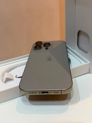 iPhone 16 Pro 128 GB - Titanio naturale