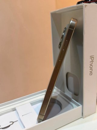 iPhone 16 Pro 128 GB - Titanio naturale