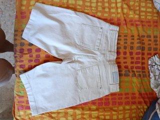 Pantalones cortos vaqueros blancos Álvaro Moreno
