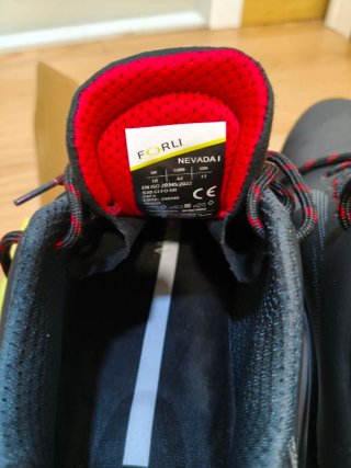 Zapatos de seguridad Forli negros y rojos