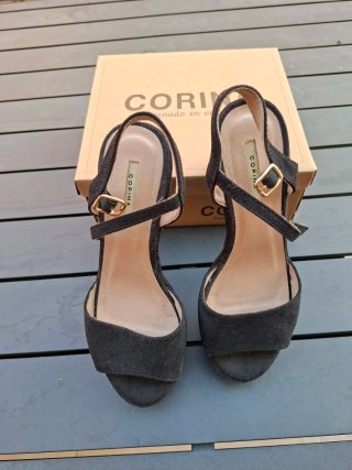 Sandalias tacón Corina negras