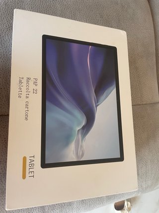 Tablet Negra con Cargador USB