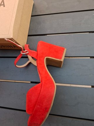Sandalias tacón Corina rojas