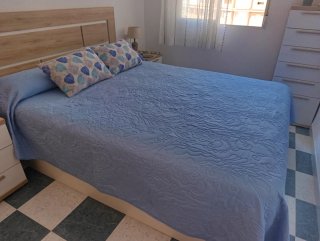Colcha y cojines decorativos