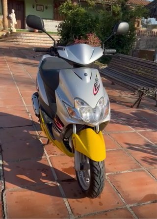 Yamaha Jog RR Plata/Amarillo Scooter