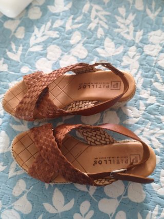 Sandalias cuña Pitillos marrones