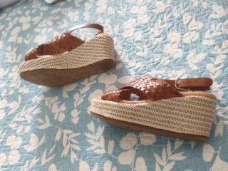 Sandalias cuña Pitillos marrones
