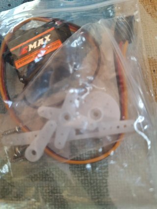 2 Servomotor Emax ESO8MDII Digital + Giroscopio