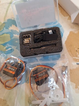 2 Servomotor Emax ESO8MDII Digital + Giroscopio